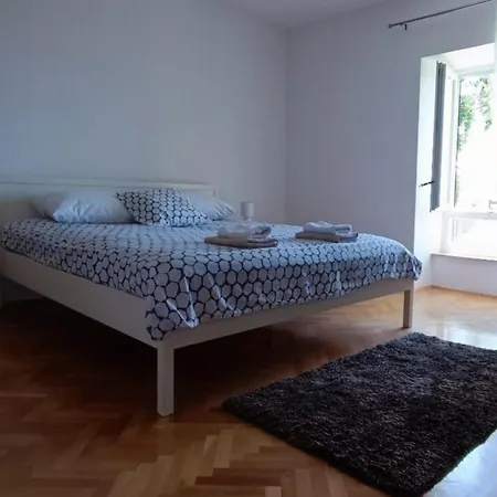 Modern Luxury 2-bedroom With Balcony & Patio