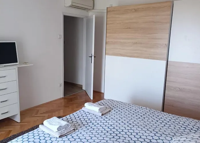 Modern Luxury 2-bedroom With Balcony & Patio