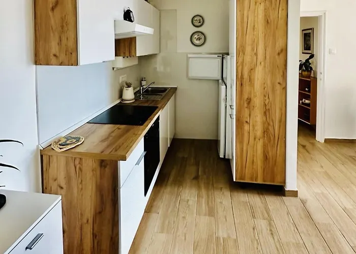 Modern Luxury 2-bedroom With Balcony & Patio Apartman *