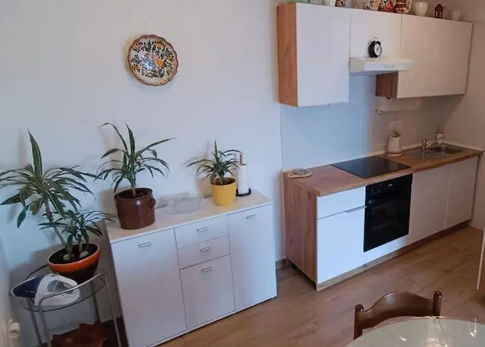 Modern Luxury 2-bedroom With Balcony & Patio