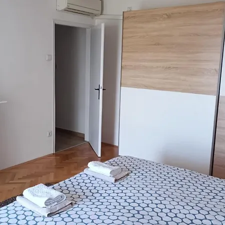 Modern Luxury 2-bedroom Apt With Balcony & Patio
