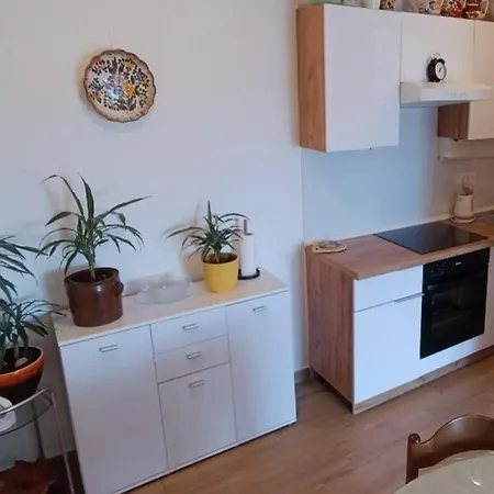 Modern Luxury 2-bedroom Apt With Balcony & Patio