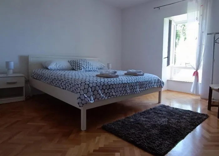 Modern Luxury 2-bedroom With Balcony & Patio