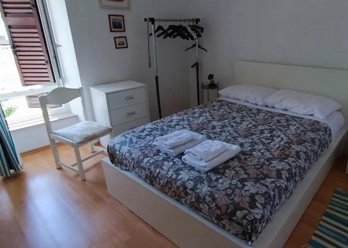 Modern Luxury 2-bedroom With Balcony & Patio *