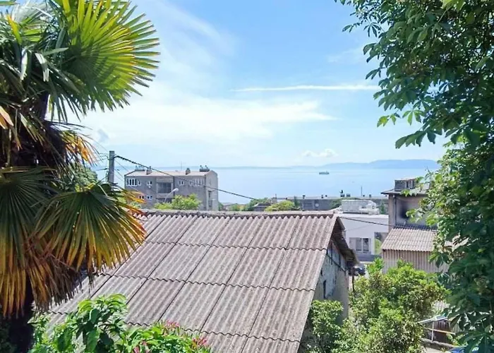 Apartmán Modern Luxury 2-bedroom With Balcony & Patio *